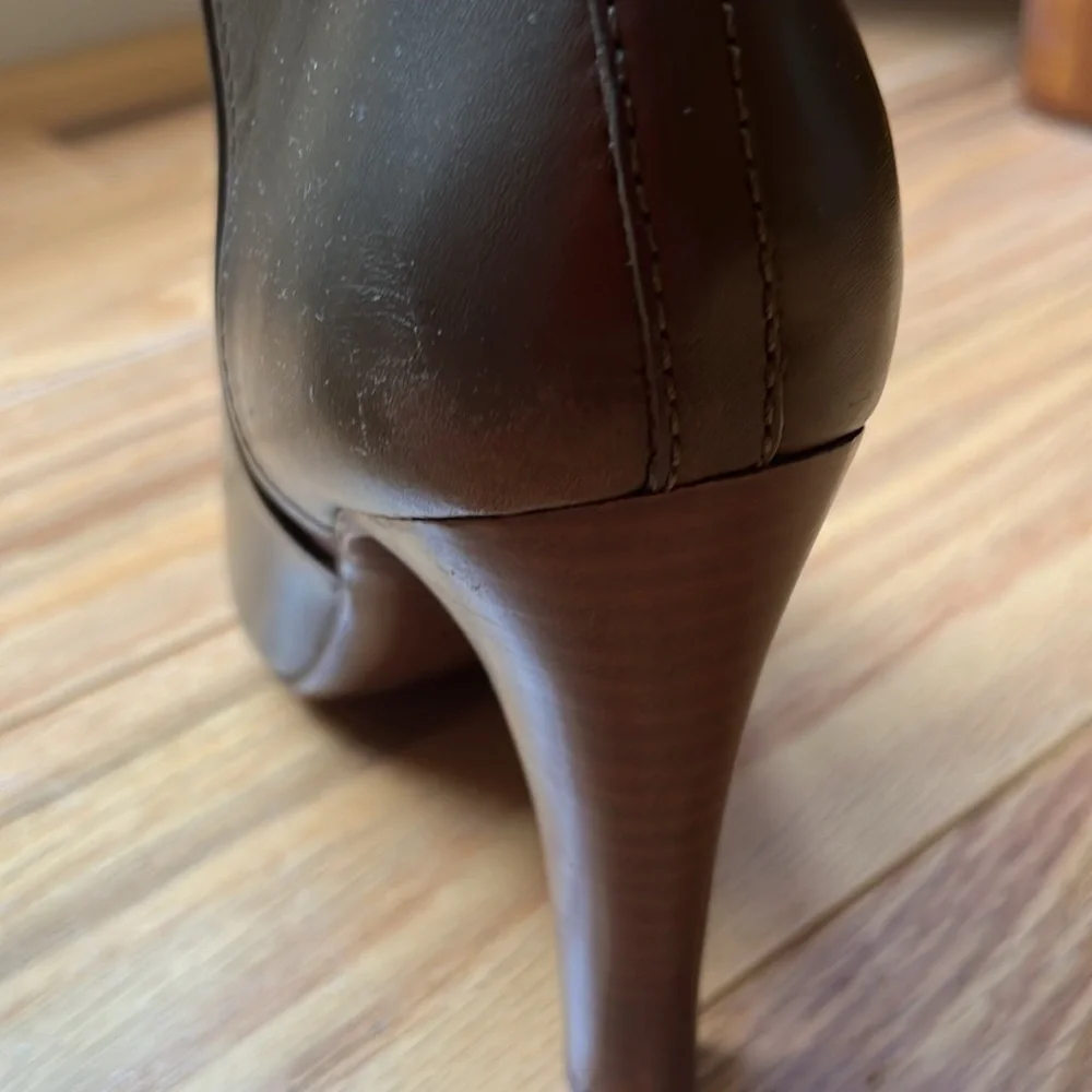 Tory Burch Brown Leather Gold Logo Ankle Boots Sz 7.5